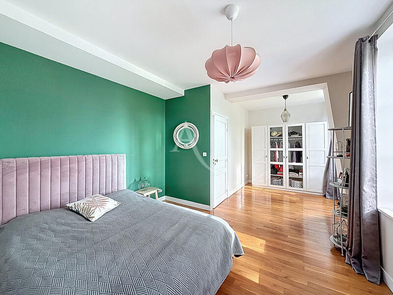 Maison - 400 m² - 10 pièces