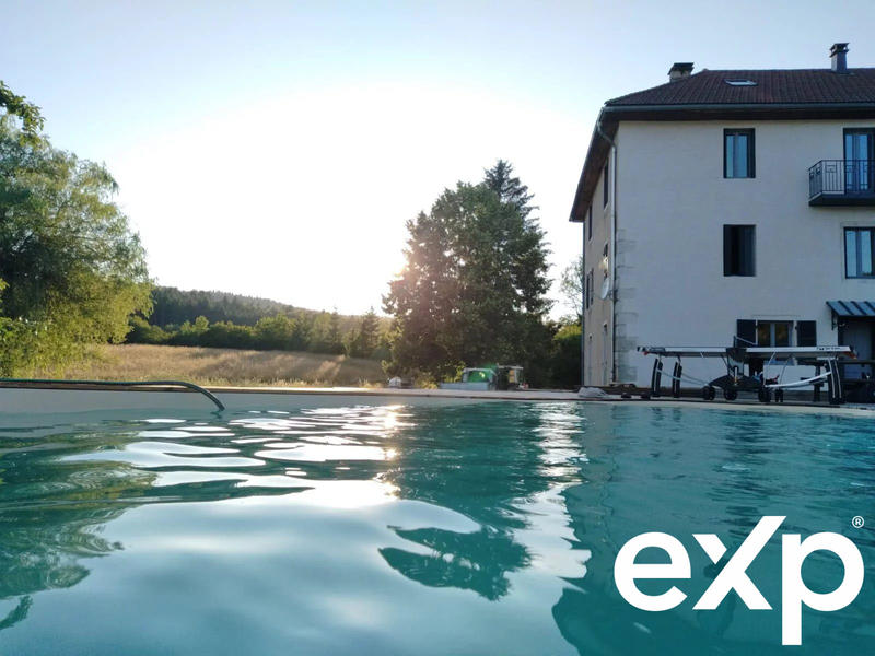 Maison - 240 m² - 6 pièces