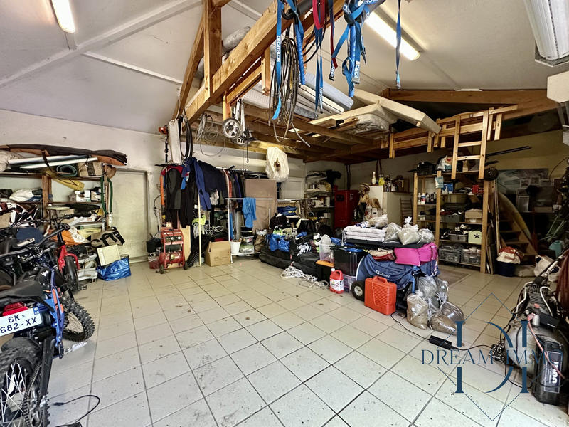 Maison contemporaine - 360 m² - 8 pièces