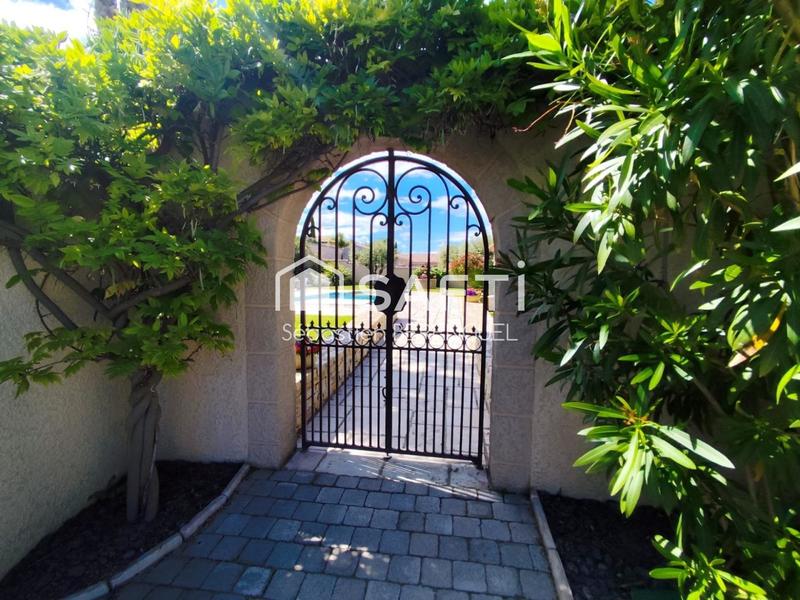 Maison - 230 m² - 7 pièces