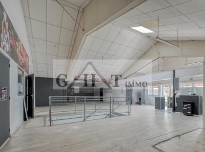 Local commercial - 741 m²