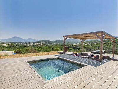 Villa - 166 m² - 6 pièces
