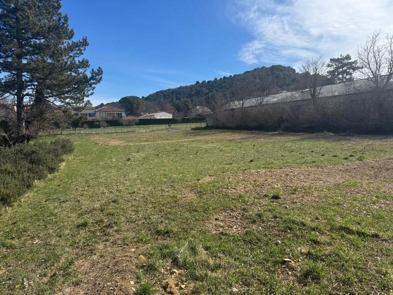 Terrain constructible - 829 m²