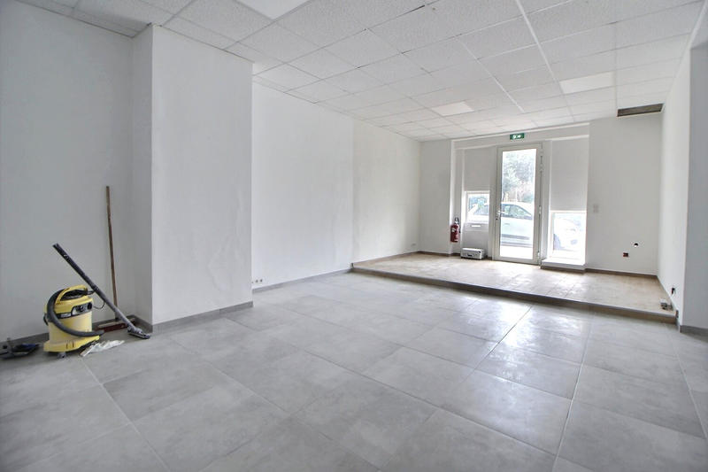 Local commercial - 45 m² - 2 pièces