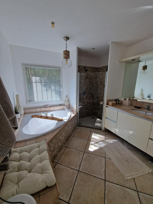 Maison - 205 m² - 6 pièces