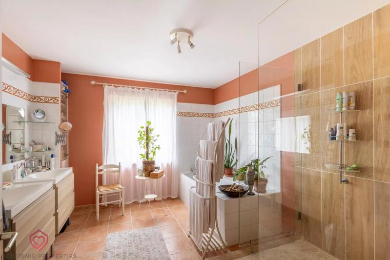 Maison - 275 m² - 10 pièces