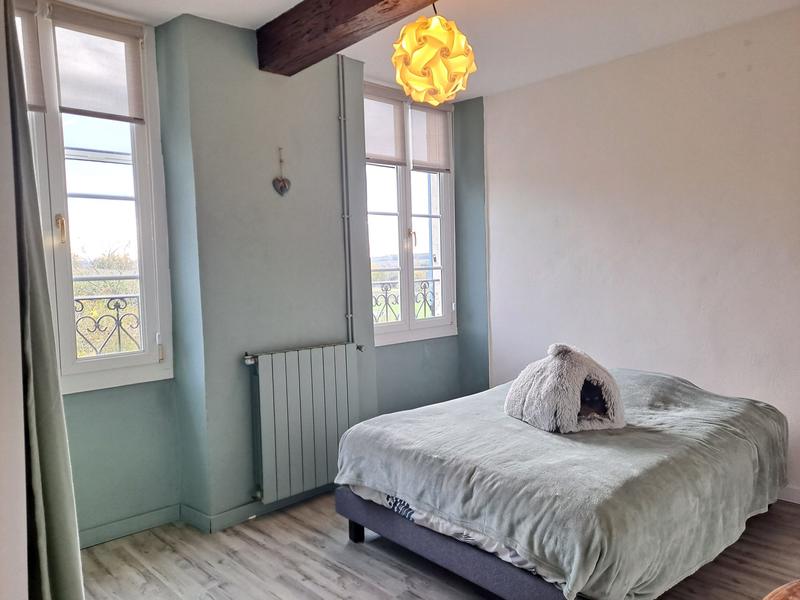 Maison - 222 m² - 7 pièces