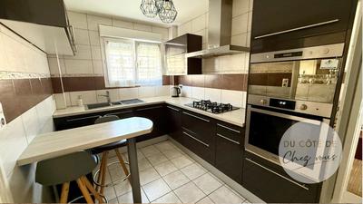 Maison - 99 m² - 6 pièces