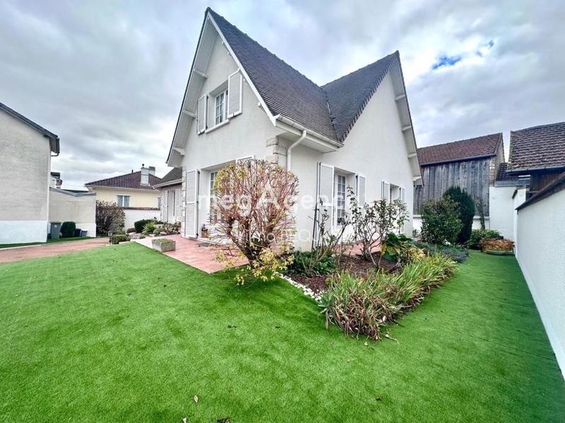 Maison traditionnelle - 204 m² - 6 pièces