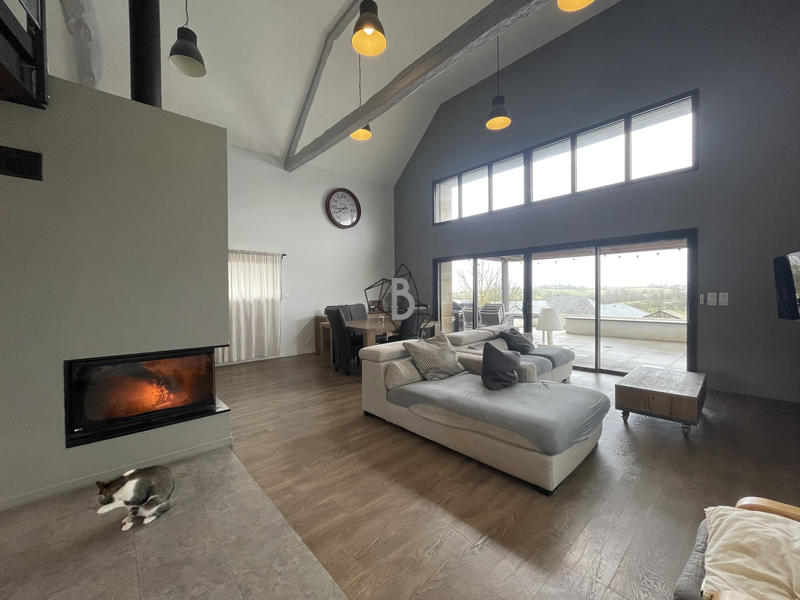 Maison - 230 m² - 6 pièces