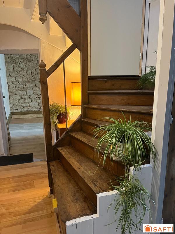 Maison - 215 m² - 10 pièces