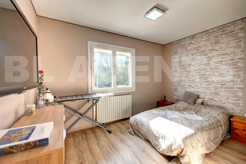 Maison traditionnelle - 191 m² - 9 pièces