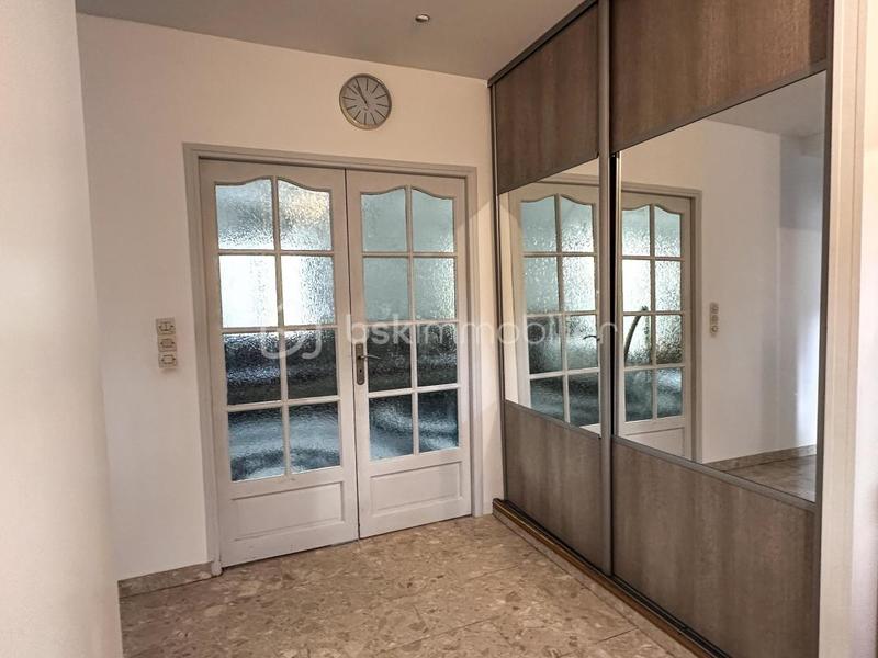 Maison traditionnelle - 183 m² - 8 pièces