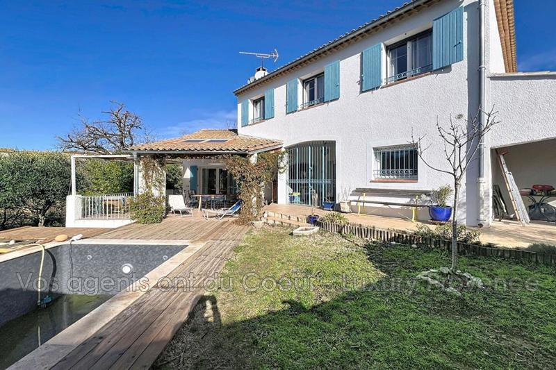 Maison - 200 m² - 6 pièces