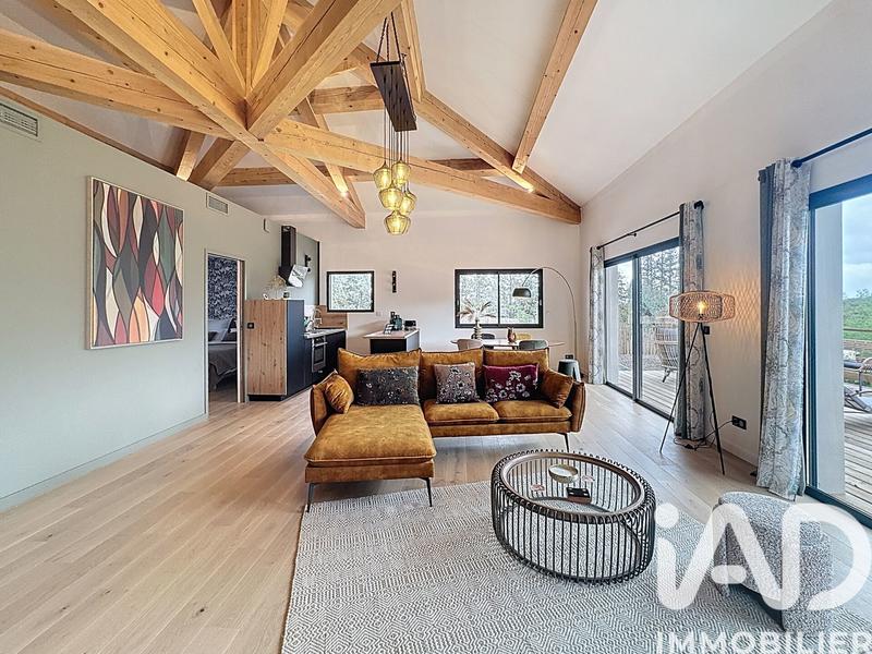 Maison - 265 m² - 8 pièces