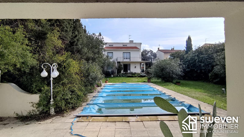 Maison traditionnelle - 220 m² - 7 pièces