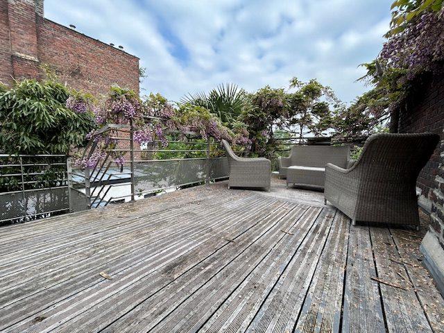 Maison - 240 m² - 6 pièces