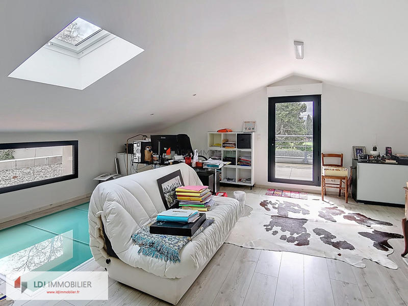 Maison - 260 m² - 6 pièces