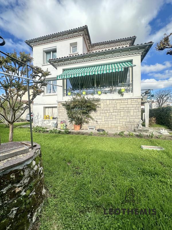 Maison traditionnelle - 185 m² - 9 pièces