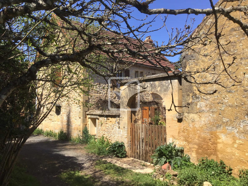 Maison - 1 481 m² - 65 pièces