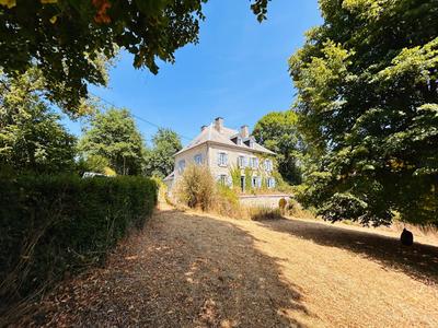 Maison - 420 m² - 12 pièces