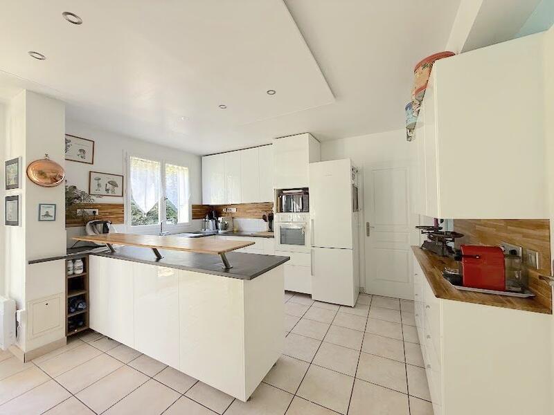 Maison - 180 m² - 7 pièces