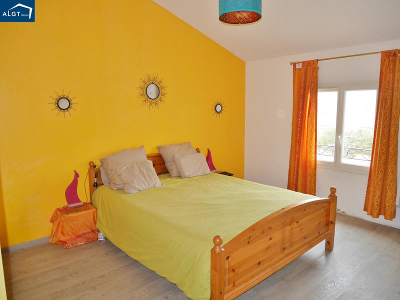 Villa - 192 m² - 8 pièces