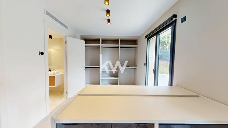 Maison - 208 m² - 6 pièces