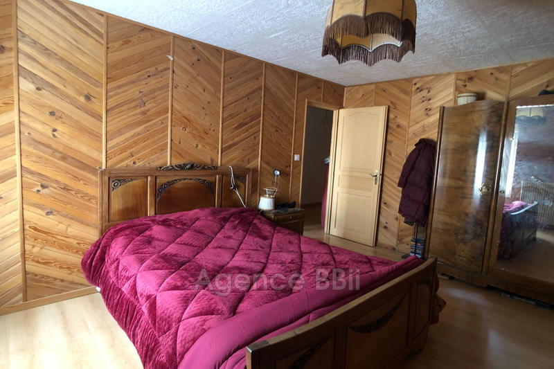 Maison - 241 m² - 12 pièces