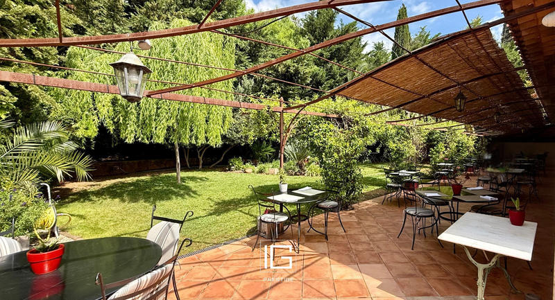 Maison - 276 m² - 5 pièces