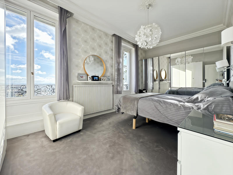 Maison - 350 m² - 10 pièces