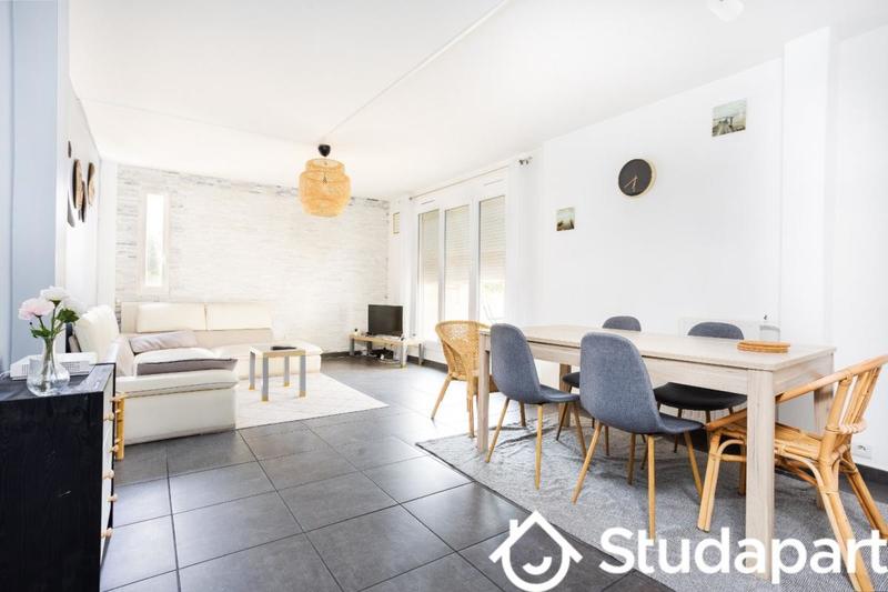 Chambre - 10 m² - 1 pièce