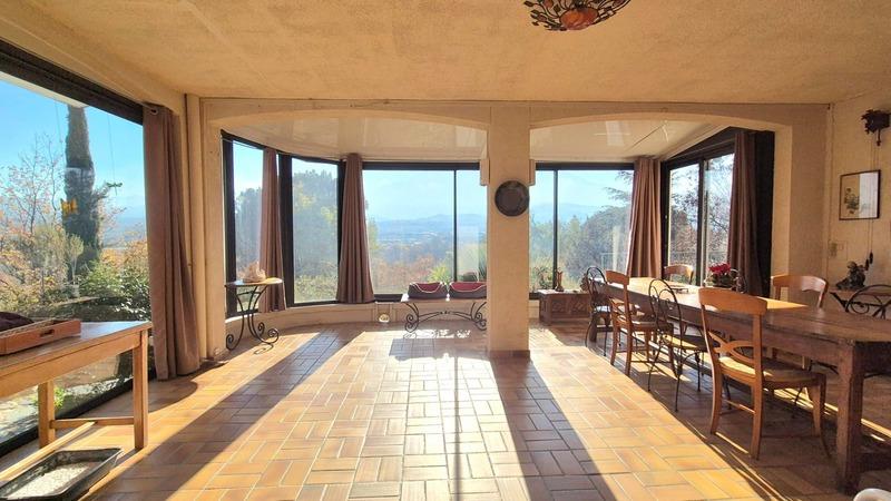 Maison - 254 m² - 6 pièces