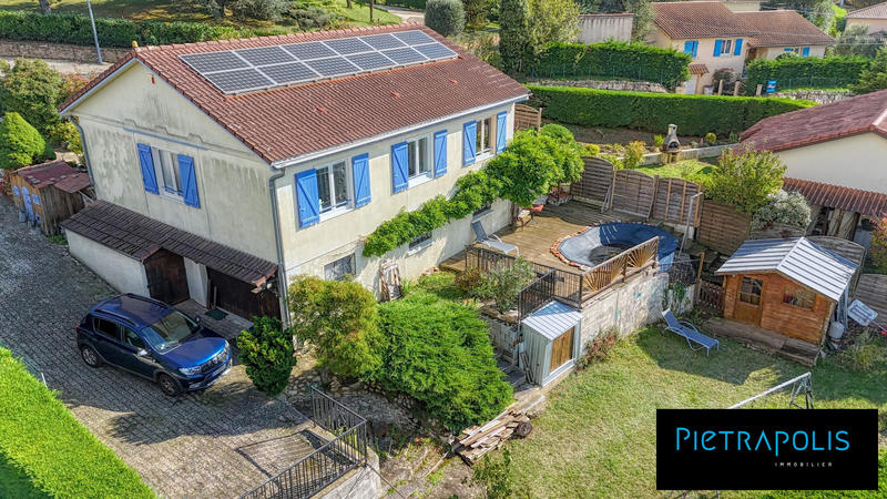 Maison traditionnelle - 90 m² - 4 pièces