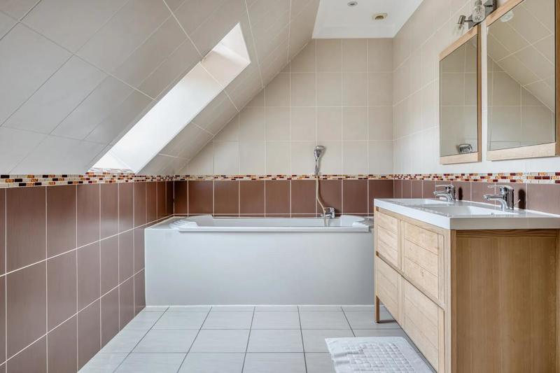 Maison - 163 m² - 5 pièces