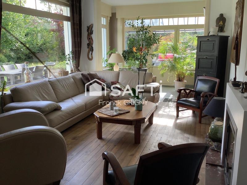 Maison - 222 m² - 7 pièces