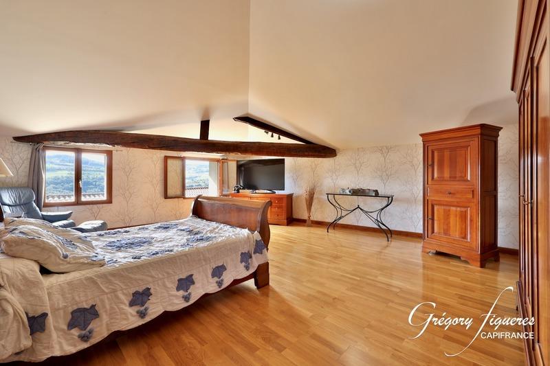 Maison - 224 m² - 7 pièces