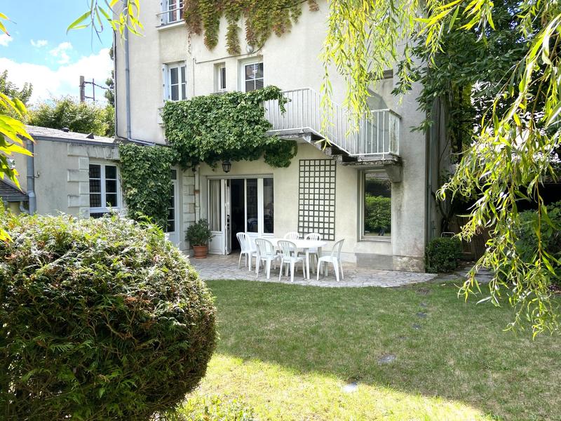 Maison - 250 m² - 10 pièces