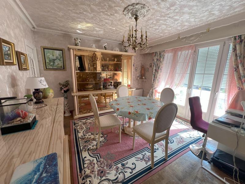 Maison - 266 m² - 8 pièces