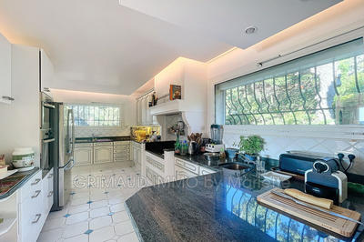 Maison - 336 m² - 9 pièces