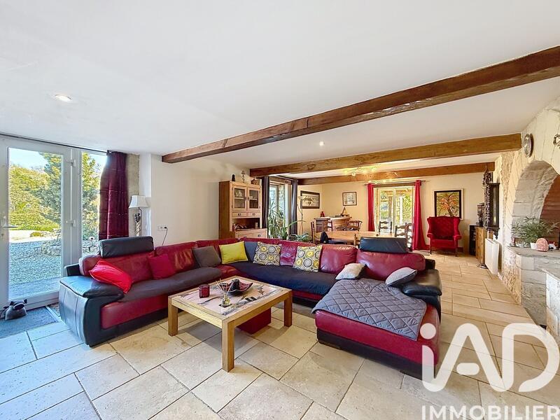 Maison - 205 m² - 7 pièces