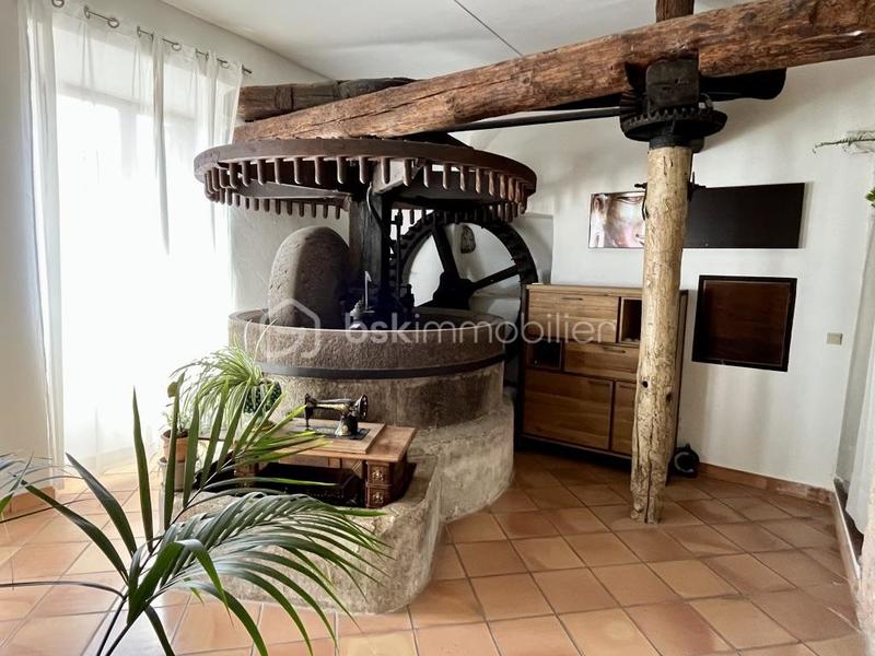 Demeure - 239 m² - 7 pièces