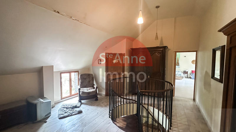 Maison - 240 m² - 4 pièces