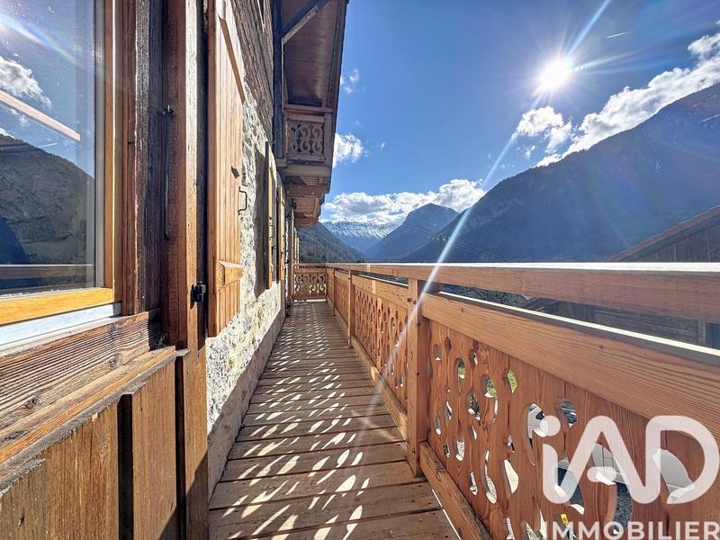 Maison - 221 m² - 7 pièces