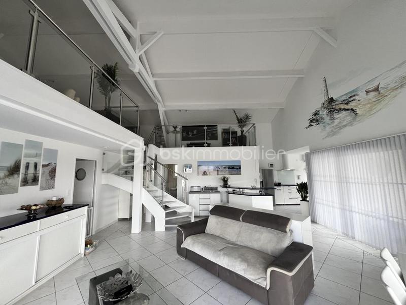 Maison - 202 m² - 5 pièces