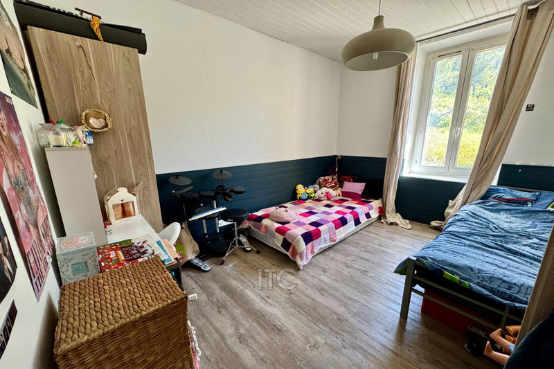 Maison - 95 m² - 5 pièces
