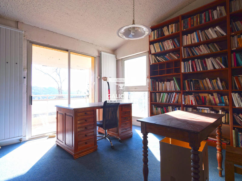 Maison - 412 m² - 8 pièces