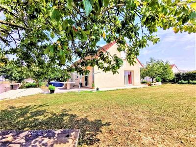 Maison - 215 m² - 7 pièces