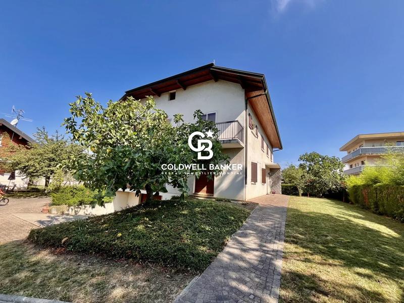 Maison - 260 m² - 8 pièces