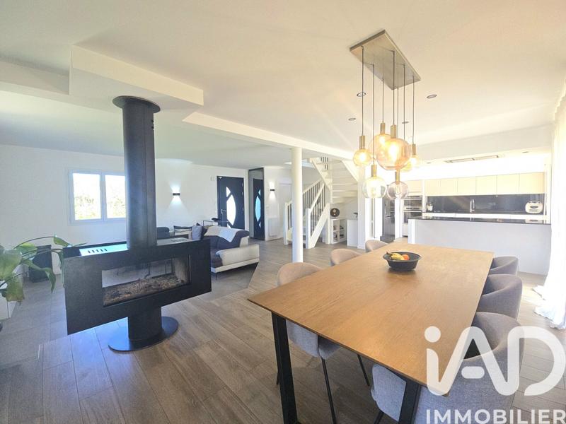 Maison - 144 m² - 7 pièces